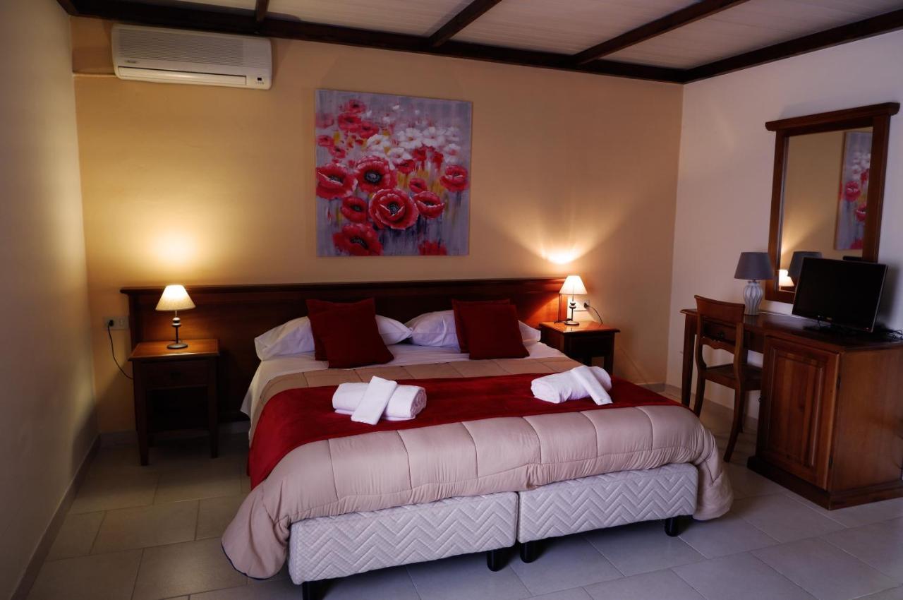 Hotel Borgo Antico ฟาบริอาโน ภายนอก รูปภาพ