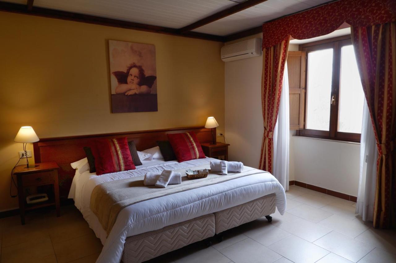 Hotel Borgo Antico ฟาบริอาโน ภายนอก รูปภาพ