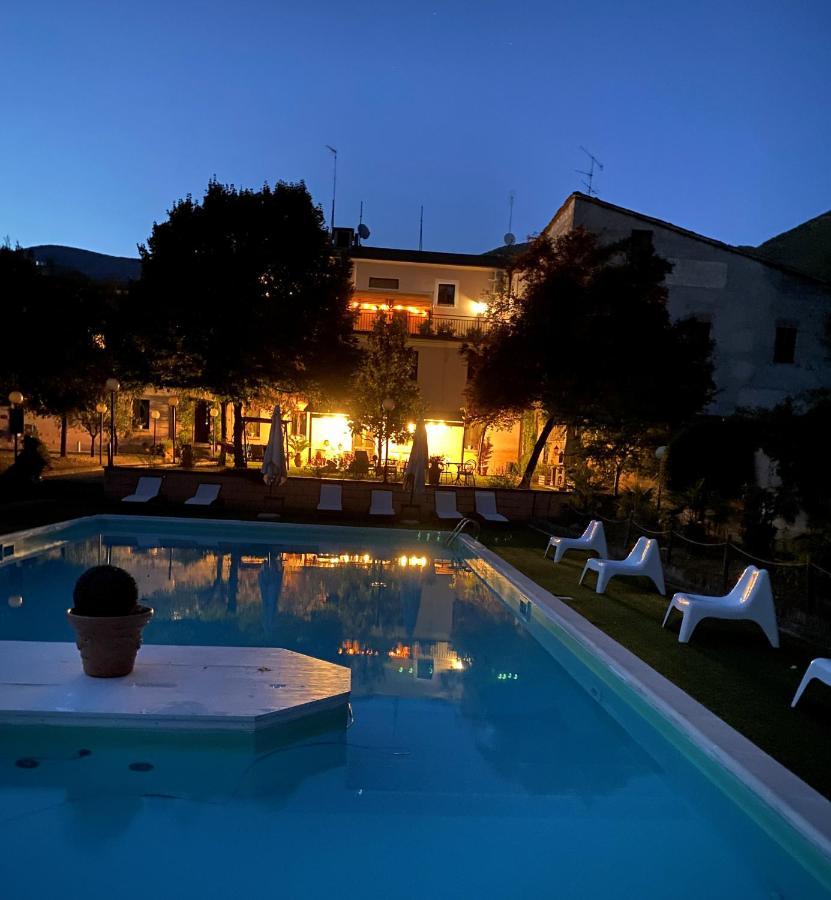 Hotel Borgo Antico ฟาบริอาโน ภายนอก รูปภาพ