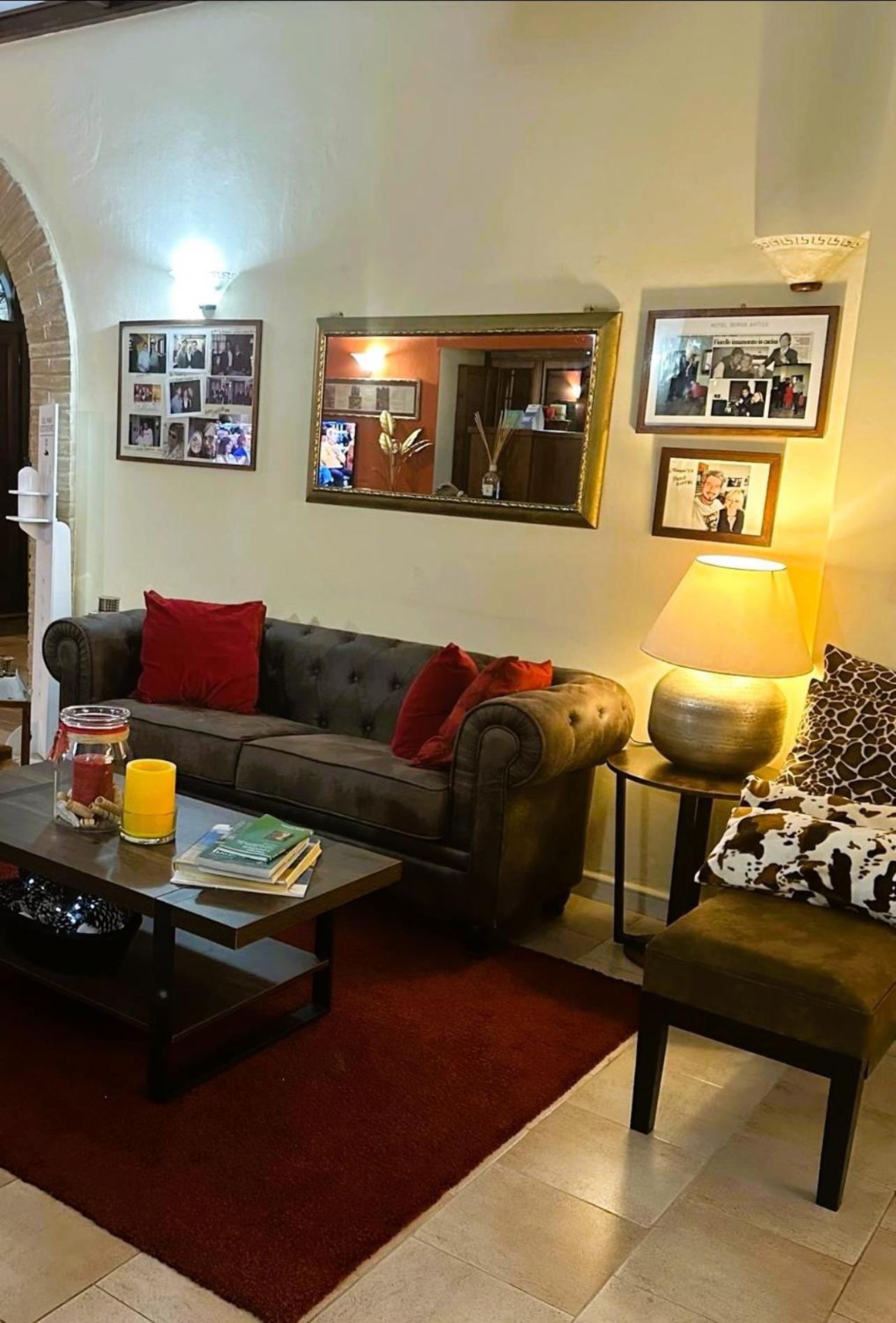 Hotel Borgo Antico ฟาบริอาโน ภายนอก รูปภาพ