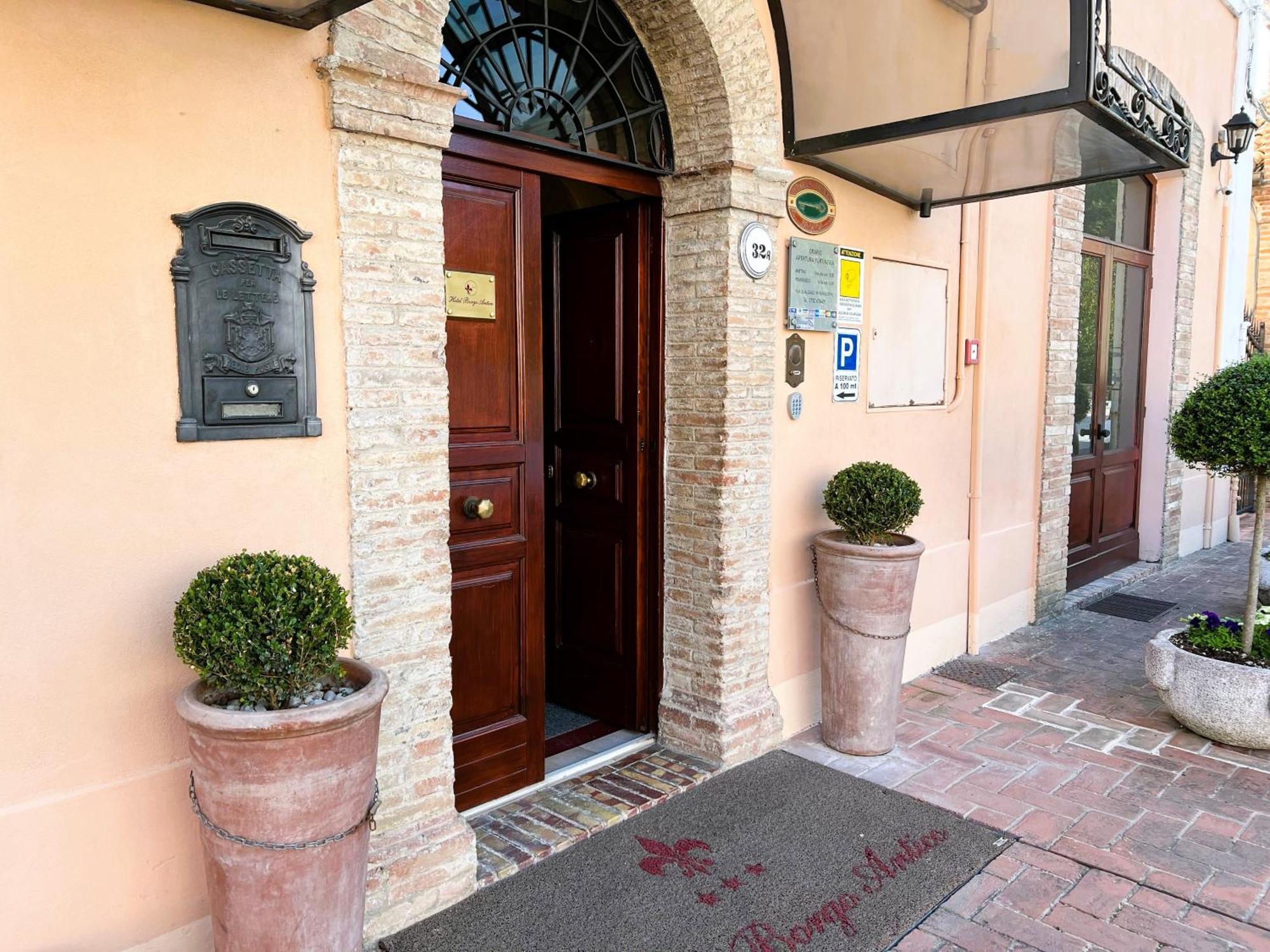 Hotel Borgo Antico ฟาบริอาโน ภายนอก รูปภาพ