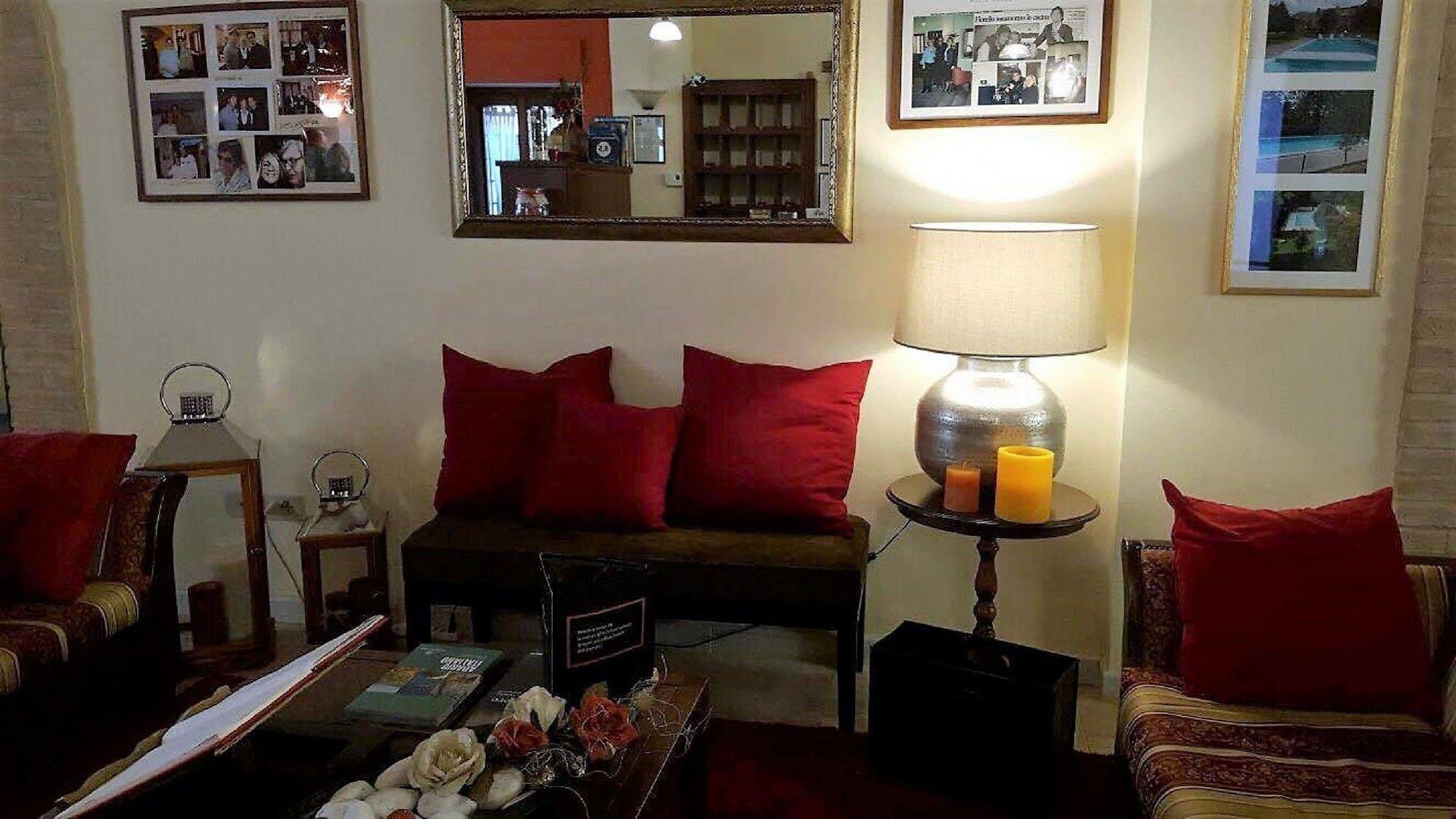 Hotel Borgo Antico ฟาบริอาโน ภายนอก รูปภาพ
