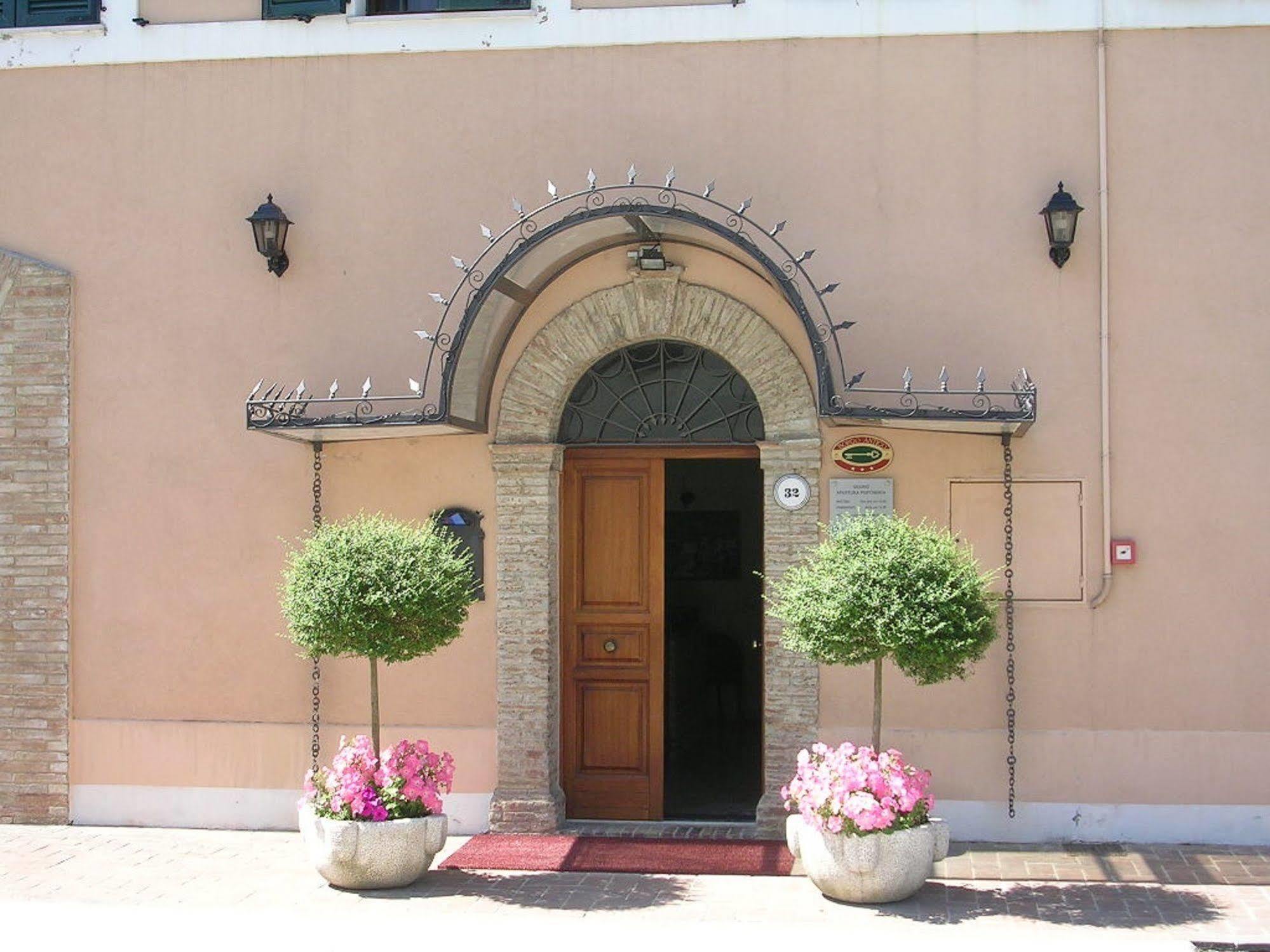 Hotel Borgo Antico ฟาบริอาโน ภายนอก รูปภาพ