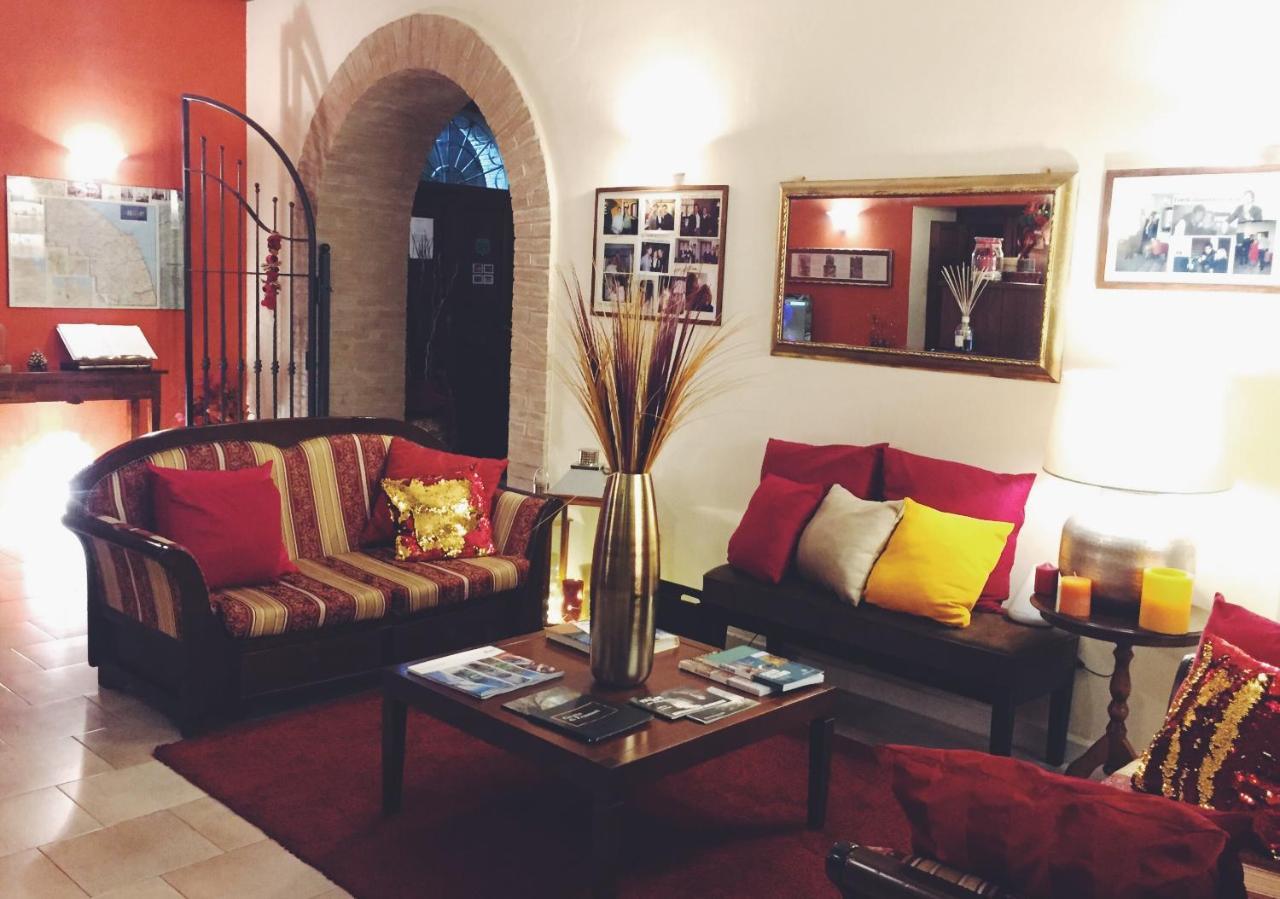 Hotel Borgo Antico ฟาบริอาโน ภายนอก รูปภาพ